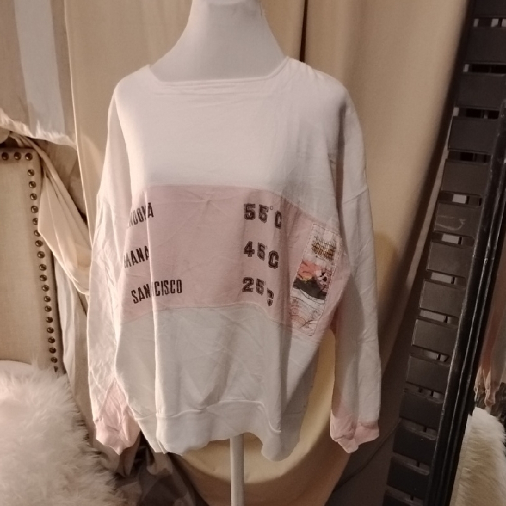 80's Vintage Ton Sur Ton Graphic Sweatshirt White and Pink. Size Large.